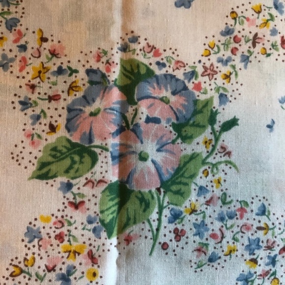 Set of Two Vintage Floral Pillowcases - Picture 10 of 15